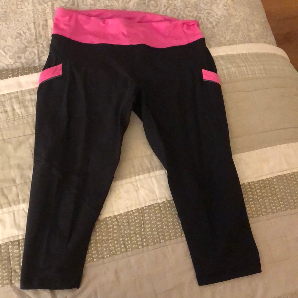 Lululemon black capri leggings